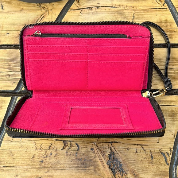 Betsey Johnson Black Wristlet - Picture 2 of 4